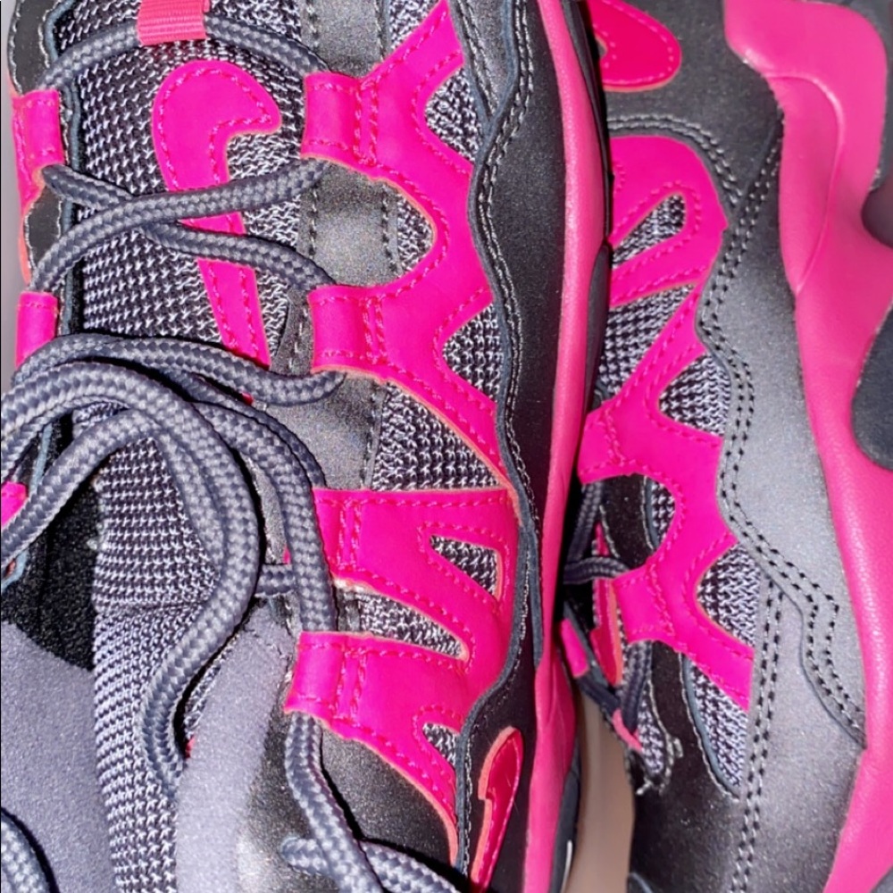 Nike’s - Picture 2 of 4